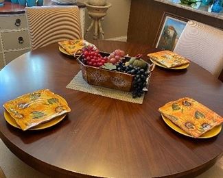 Pretty sunflower plates!