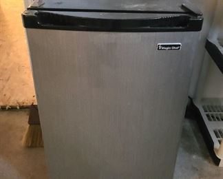 Small refrigerator 