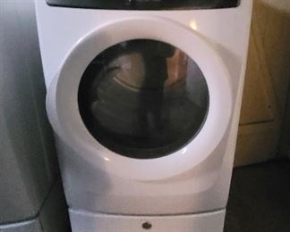 1 of 5 Electrolux Electric Dryer like New! Comes with pedestal/drawer