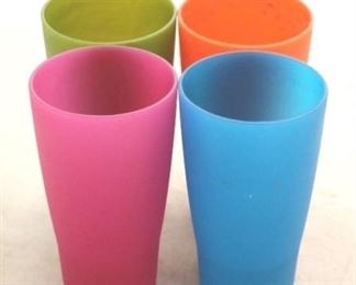 262 - Lot of 4 Plastic Cups

