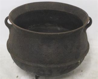 675 - Cast Iron Pot 9 1/2 X 12