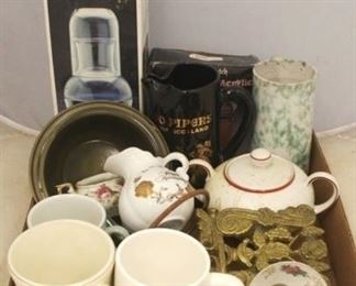 724 - Tray Lot of Assorted Items