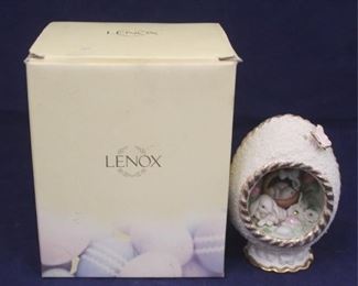 855 - Lenox "Easter Bunny" Hideaway w/ box 5 tall
