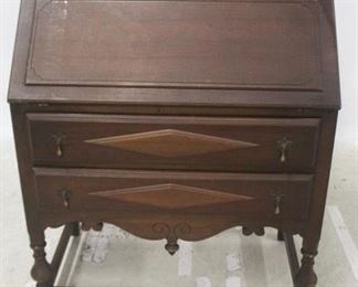 910 - Slant Front Desk 33 x 18 x 40