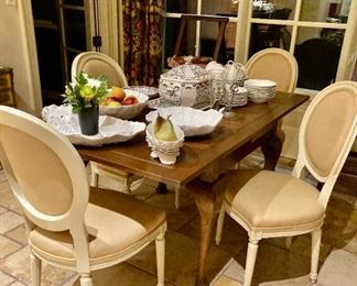 SET OF 4 IVORY COLOR, OVAL BACK DINING CHAIRS WITH TURNED FLUTED LEGS 