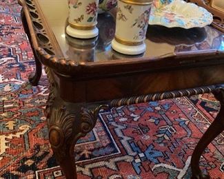ANTIQUE MAHOGANY COFFEE TABLE  WITH CABRIOLE LEGS, PAW FEET AND DECORATIVE TRAY INSERT