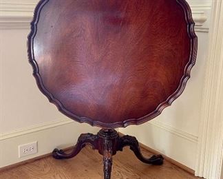 ANTIQUE FRENCH SCALLOPED PIE TABLE WITH ORNATE SPLAYED CABRIOLE LEGS AND CLAW AND BALL FEET