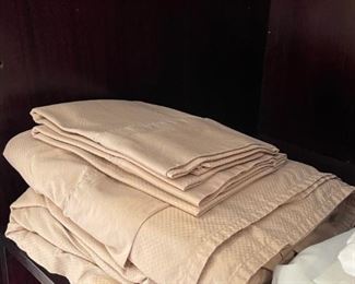 LUXURY BED LINENS KING AND QUEEN SIZES