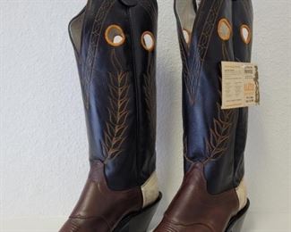 NIB Olathe Boot Co Cowboy Boots, Men's Size 10D
Quality Boots made in Olathe, KS