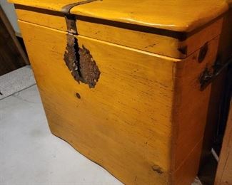 Large Vintage Wood Box. 