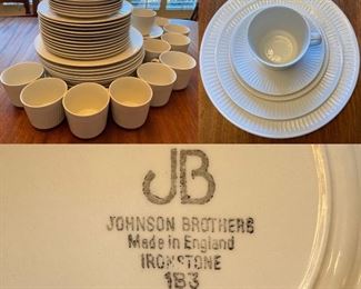Service For 12  White China Johnson Brothers Ironstone 183 