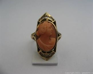 Vintage Cameo Ring in 14kt Yellow Gold