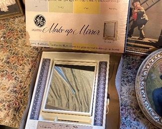 Vintage Mid-century lighted make-up mirror in box 