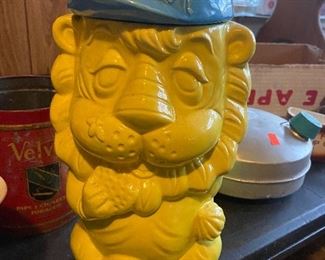 lion cookie jar 