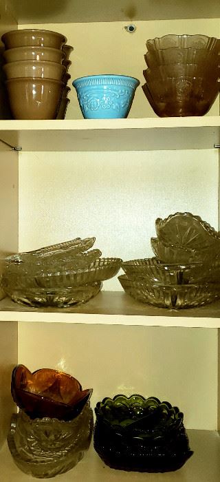 Bowls & assorted glassware