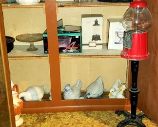 Repro gumball machine & stand, geese, chickens & kitchenware