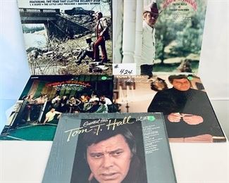 Lot # 424- (5) TOM T HALL $20
very good-acceptable 1971-1977