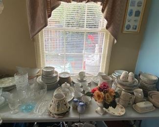 Several Sets of dishes