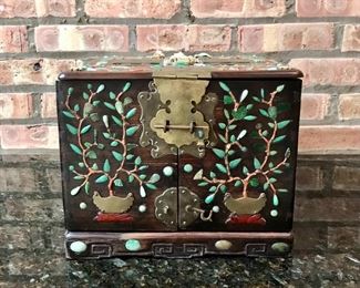 Traveling Vanity Box
Antique Chinese 
Inlaid wood &  brass
(closed)