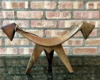 Dinka
Headrest/stool
Wood & rope
1930-1950