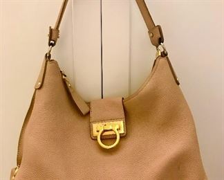 Salvatore Ferragamo 
Fanisa 
Leather handbag 