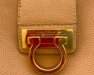 Salvatore Ferragamo 
Fanisa 
Leather handbag 
(Detail)