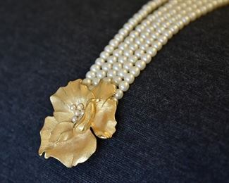 pearl and gold necklace