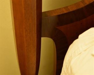 two-poster bed, king size (headboard detail)