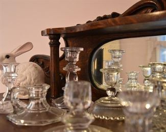 beautiful display cabinet, mirror on top (detail)