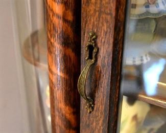 beautiful display cabinet, mirror on top (detail)