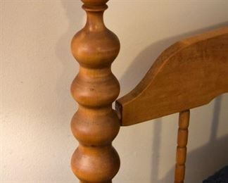 twin bed (2/pair) (detail)