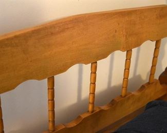 twin bed (2/pair) (detail)