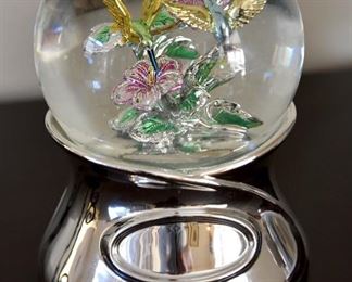 hummingbird snow globe