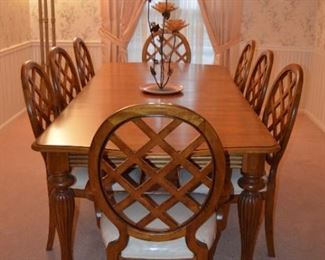 Dining Room Table with 2 leaves and chairs