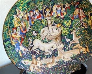 Gorgeous 1973 Haviland Limoges porcelain plate titled "La Chasse a' la Licorne", in excellent condition. The plate measures 9 7/8" wide and has no chips, cracks or wear, perfect for display.   * Limited Edition #3