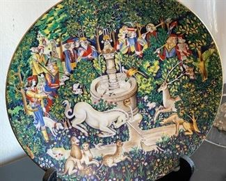 Gorgeous 1973 Haviland Limoges porcelain plate titled "La Chasse a' la Licorne", in excellent condition. The plate measures 9 7/8" wide and has no chips, cracks or wear, perfect for display.   * Limited Edition #3