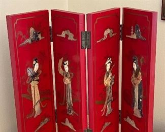 intage Design Japanese screens in wood and porcelain. Vintage from the 1950s