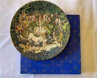 Gorgeous 1973 Haviland Limoges porcelain plate titled "La Chasse a' la Licorne", in excellent condition. The plate measures 9 7/8" wide and has no chips, cracks or wear, perfect for display.   * Limited Edition #3