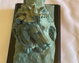 Bookends developed from Edward Kemeys’ Lions, 1893 from the Art Institute of Chicago’s collection.

Iconic guardians of the Art Institute of Chicago, the Lions have stood at the Michigan Avenue entrance since the building’s inaugural year. 
