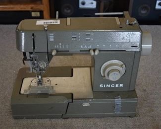 Vintage Singer Professional Heavy Duty Sewing Machine | HD110 C