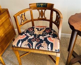 $200
ANTIQUE HALF ROUND CHAIR
20.5”W x 17”D x 29.5”H