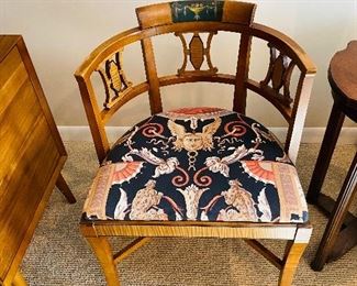 $200
ANTIQUE HALF ROUND CHAIR
20.5”W x 17”D x 29.5”H