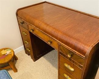$100
ANTIQUE DESK
42”L x 20”D x 30”H