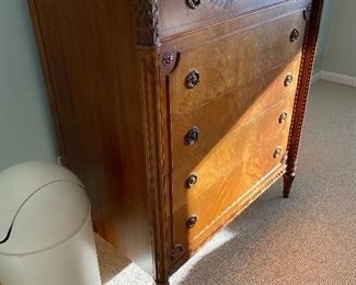 $500
ANTIQUE 2 TWIN SIZE BEDS / 2 NIGHTSTANDS AND DRESSER
BEDROOM SET BY IRWIN FURNITURE
BED MEASURES
42”W x 79”L x 44”H
DRESSER MEASURES
40”W x 23”D x 48”H
NIGHTSTAND MEASURES
18”W x 14”D x 28.5”H