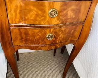 $500
ANTIQUE 2 TWIN SIZE BEDS / 2 NIGHTSTANDS AND DRESSER
BEDROOM SET BY IRWIN FURNITURE
BED MEASURES
42”W x 79”L x 44”H
DRESSER MEASURES
40”W x 23”D x 48”H
NIGHTSTAND MEASURES
18”W x 14”D x 28.5”H