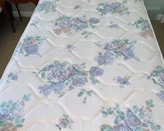 $500
ANTIQUE 2 TWIN SIZE BEDS / 2 NIGHTSTANDS AND DRESSER
BEDROOM SET BY IRWIN FURNITURE
BED MEASURES
42”W x 79”L x 44”H
DRESSER MEASURES
40”W x 23”D x 48”H
NIGHTSTAND MEASURES
18”W x 14”D x 28.5”H