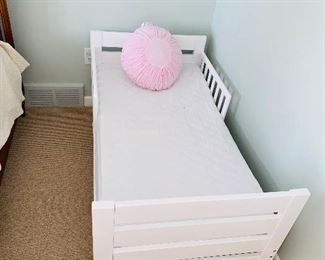 $40
KIDS BED
54”L x 29.5”W x 23”H