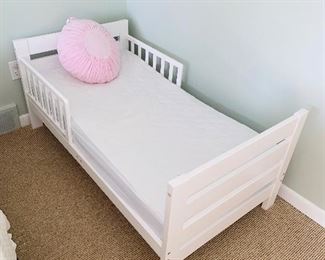 $40
KIDS BED
54”L x 29.5”W x 23”H