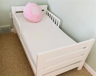 $40
KIDS BED
54”L x 29.5”W x 23”H