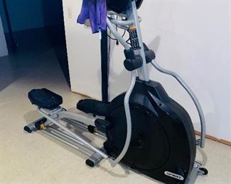 $600
SPIRIT XE295 ELLIPTICAL
70”L x 22”D x 63”H